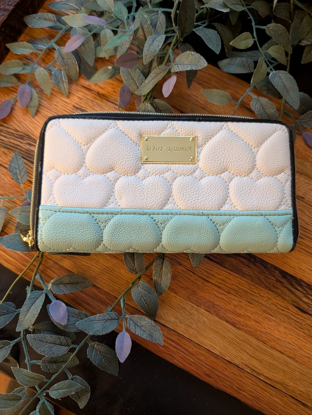 Betsey Johnson Heart-Print Long Wallet.... EUC